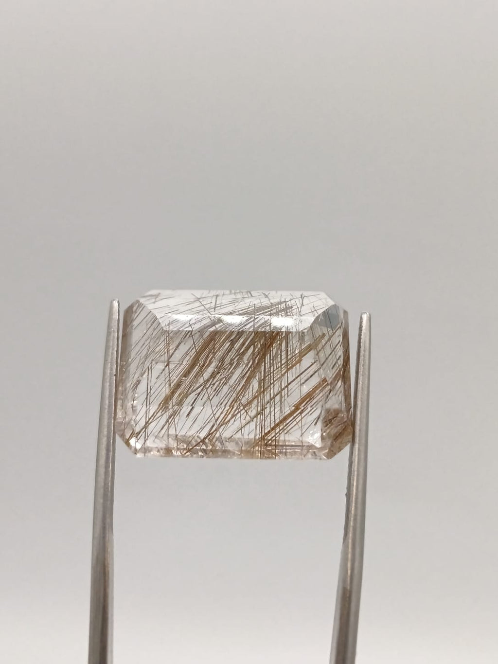 Cuarzo rutilado rectangular de 22.35ct