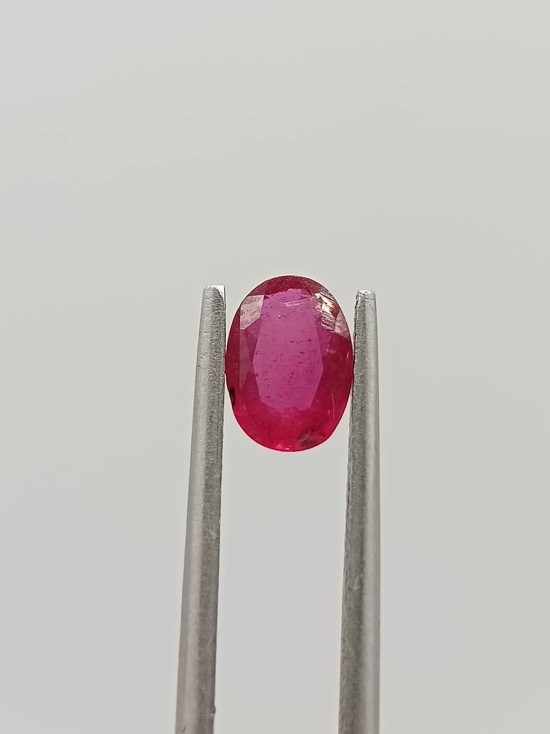 Rubí ovalado de 0.91ct