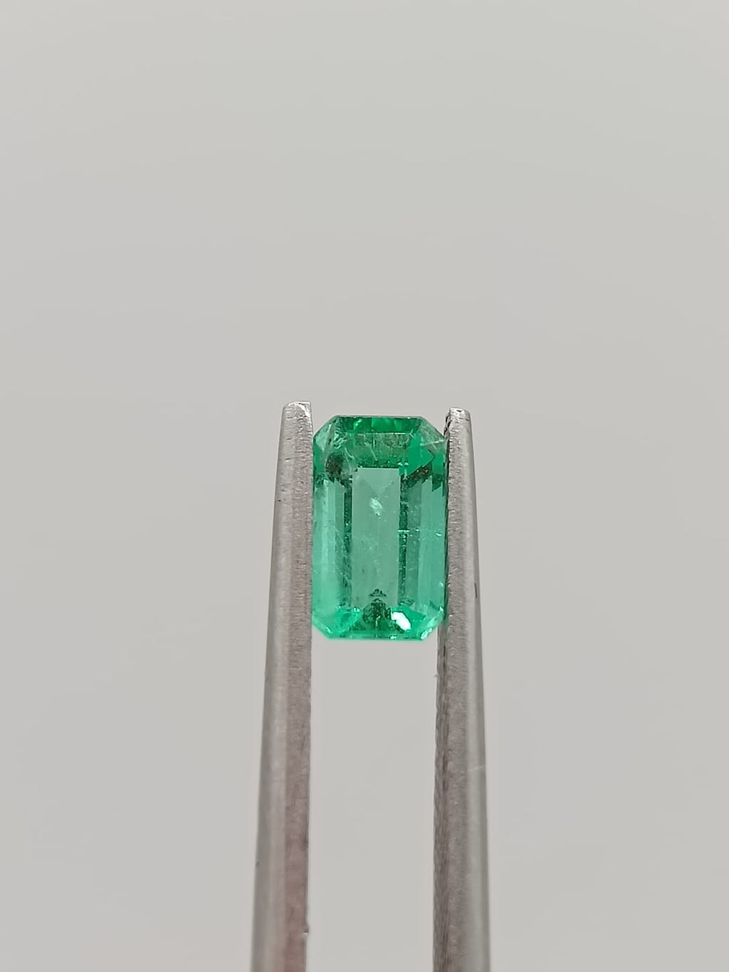 Esmeralda colombiana rectangular de 0.71ct
