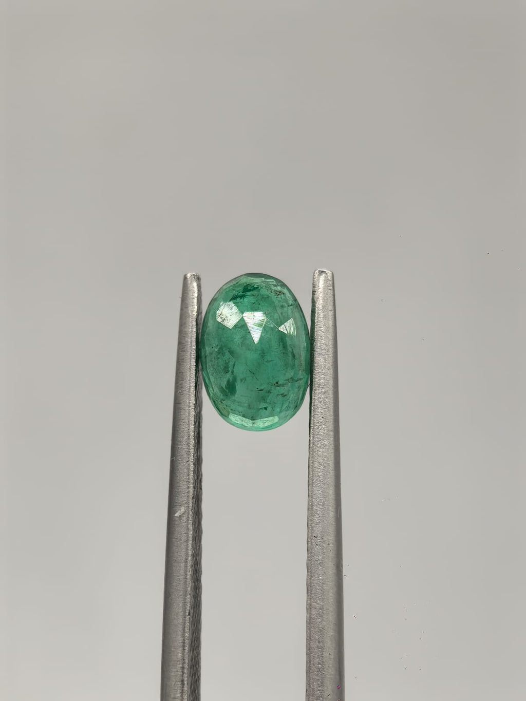 Esmeralda colombiana ovalada de 0.93ct