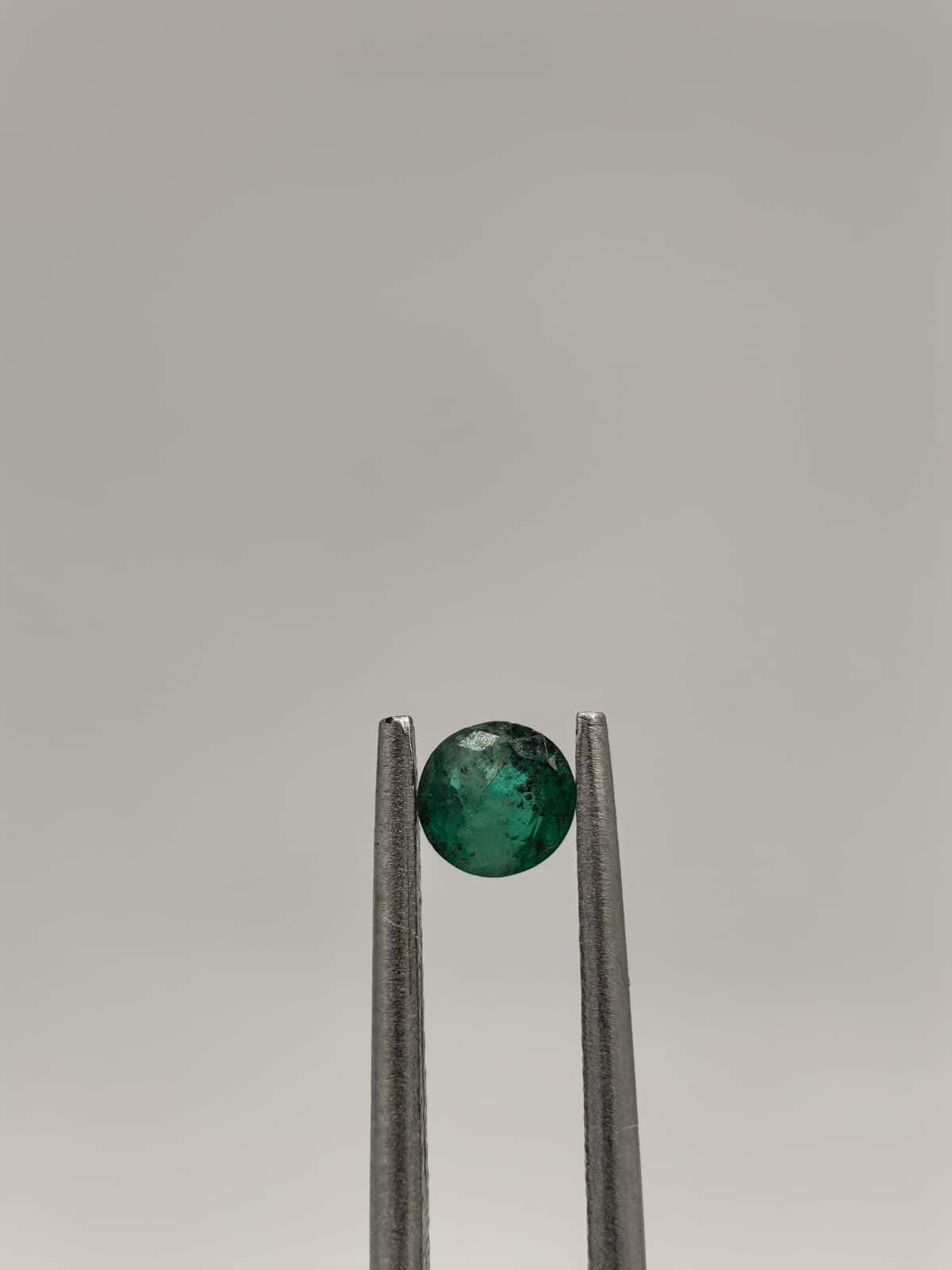 Esmeralda colombiana circular de 0.27ct