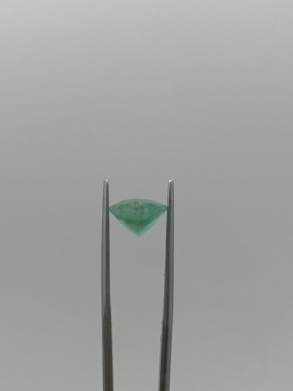 Esmeralda brasileña forma de gota de 4.49ct