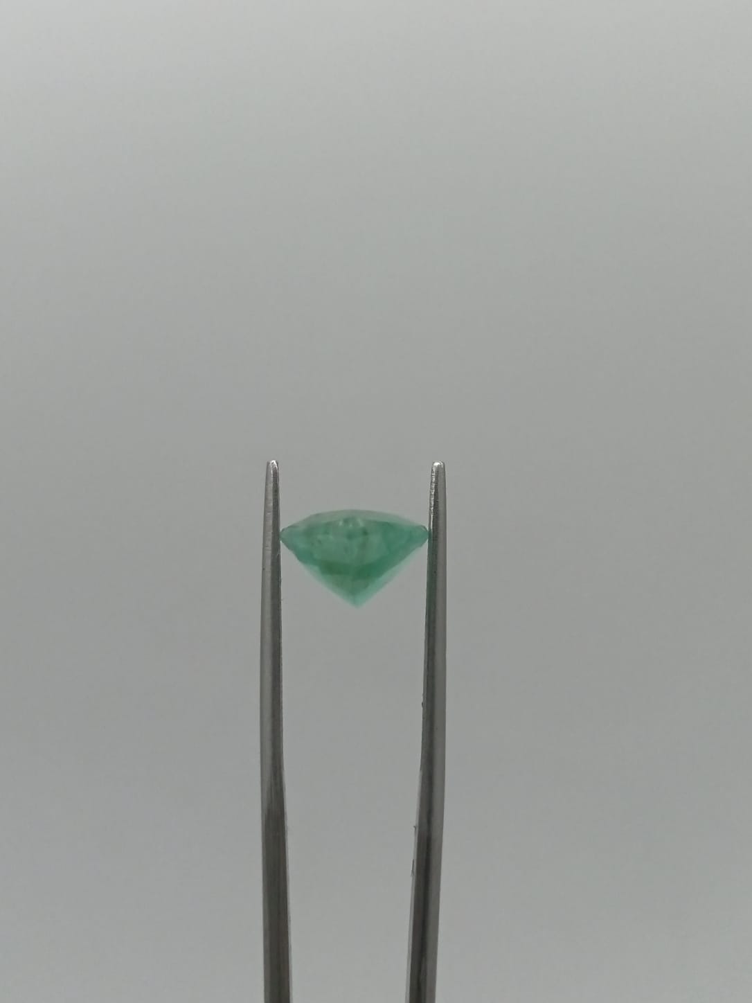 Esmeralda brasileña forma de gota de 4.49ct