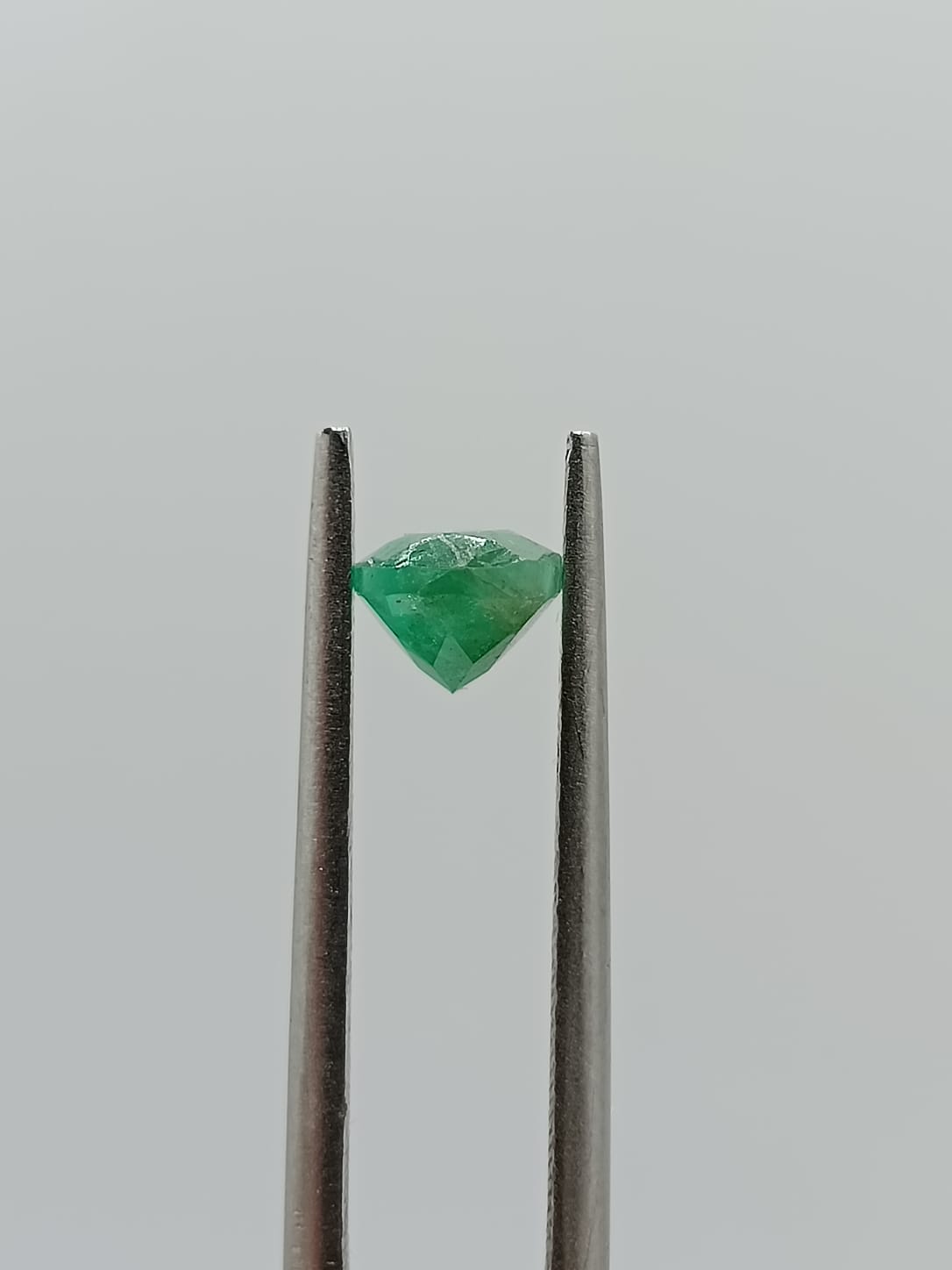 Esmeralda brasileña forma de gota de 1.14ct