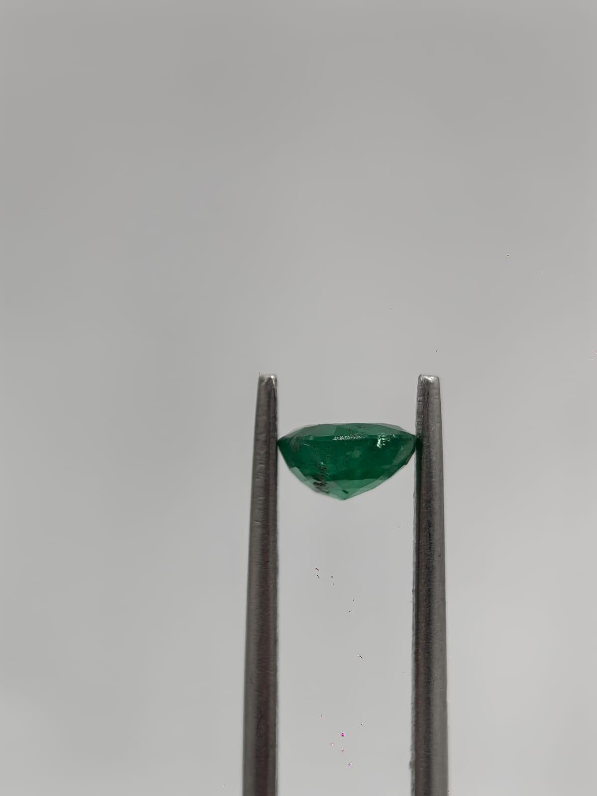 Esmeralda colombiana oval de 0.89ct