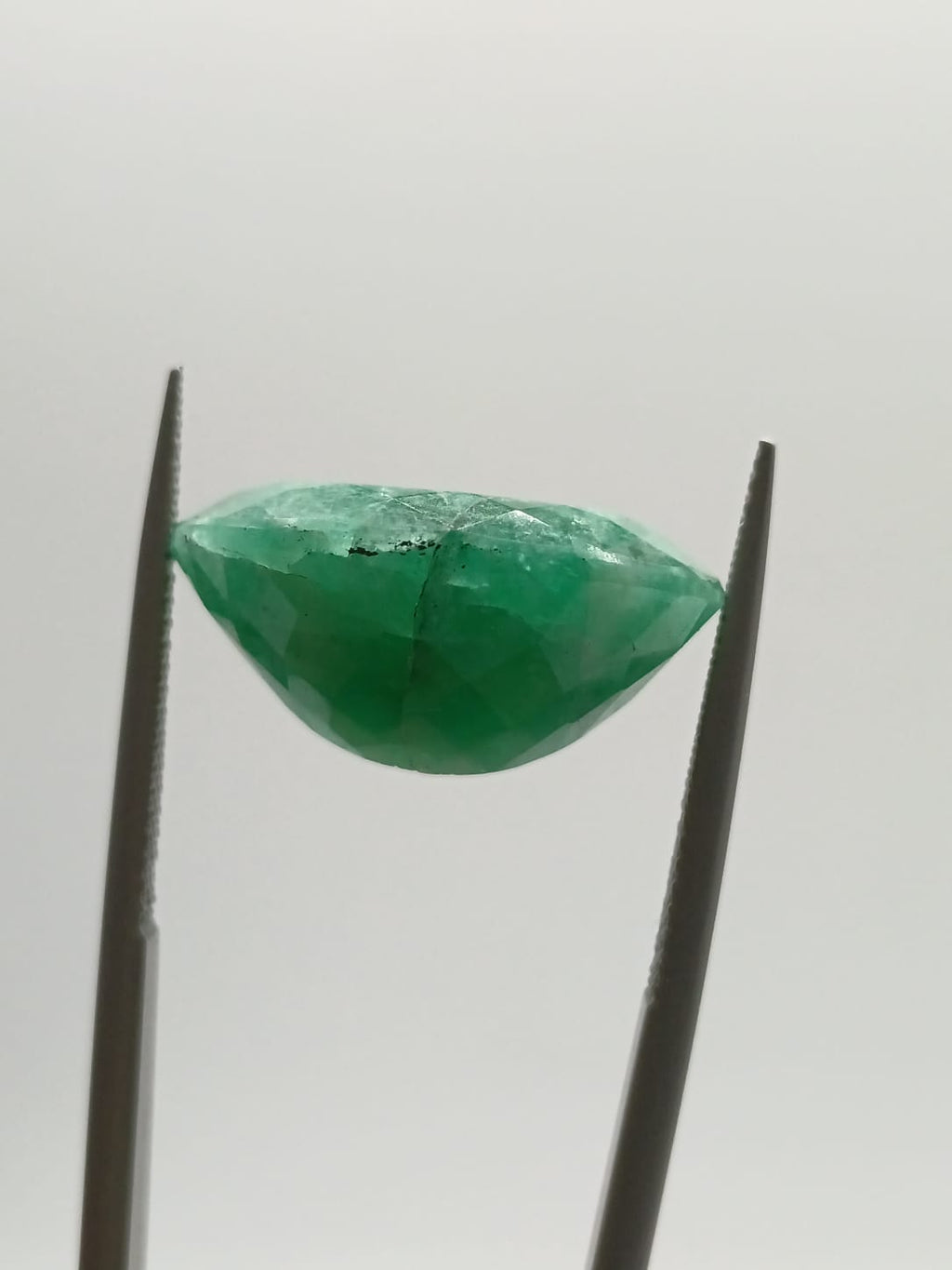 Esmeralda brasileña ovalada de 16.54ct