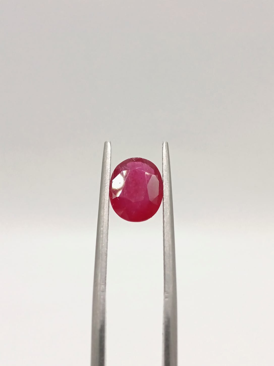 Rubí ovalado de 2.15ct