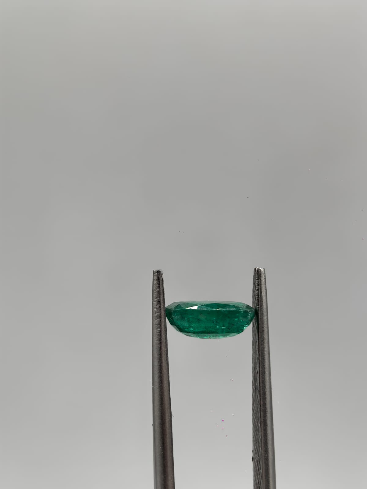 Esmeralda colombiana oval de 1.04ct