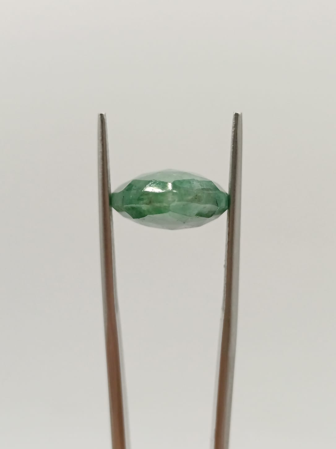 Esmeralda brasileña forma de gota de 7.70ct