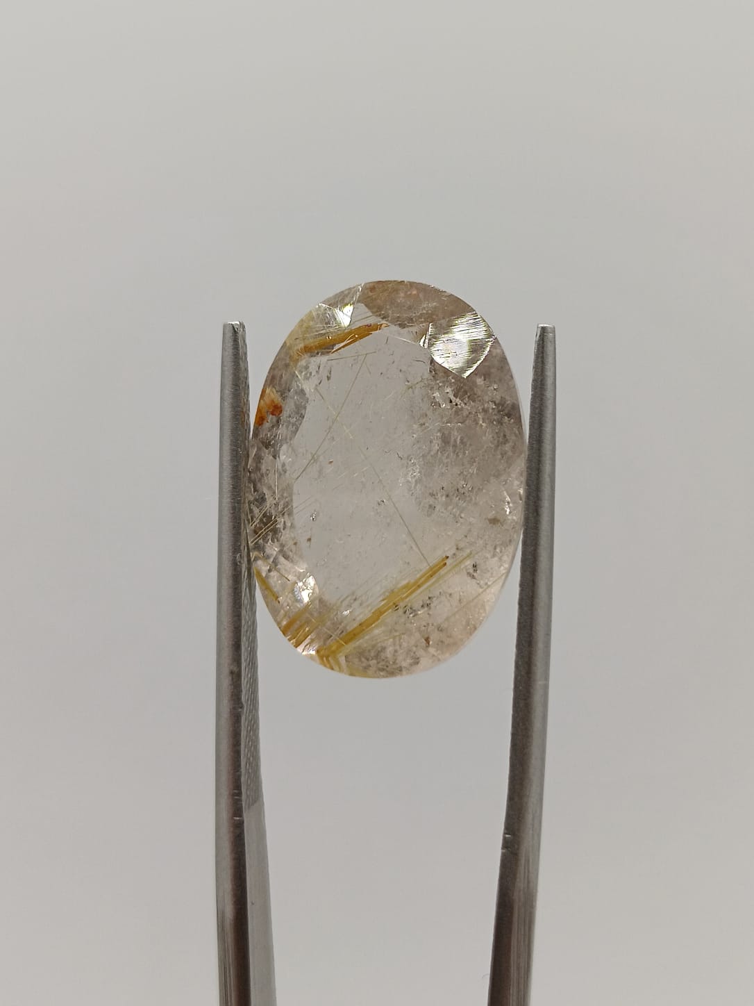 Cuarzo rutilado ovalado de 8.70ct