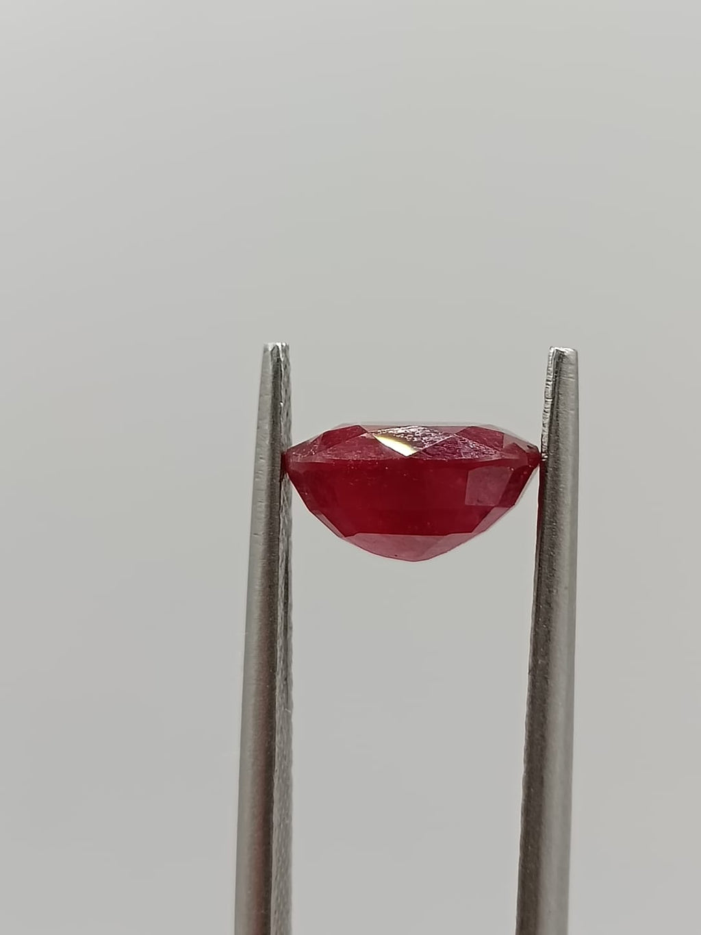 Rubí ovalado de 1.92ct