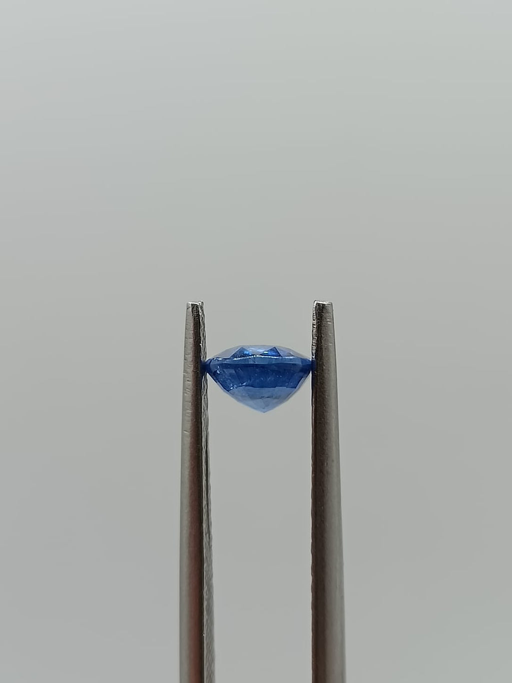 Zafiro ovalado de 0.98ct