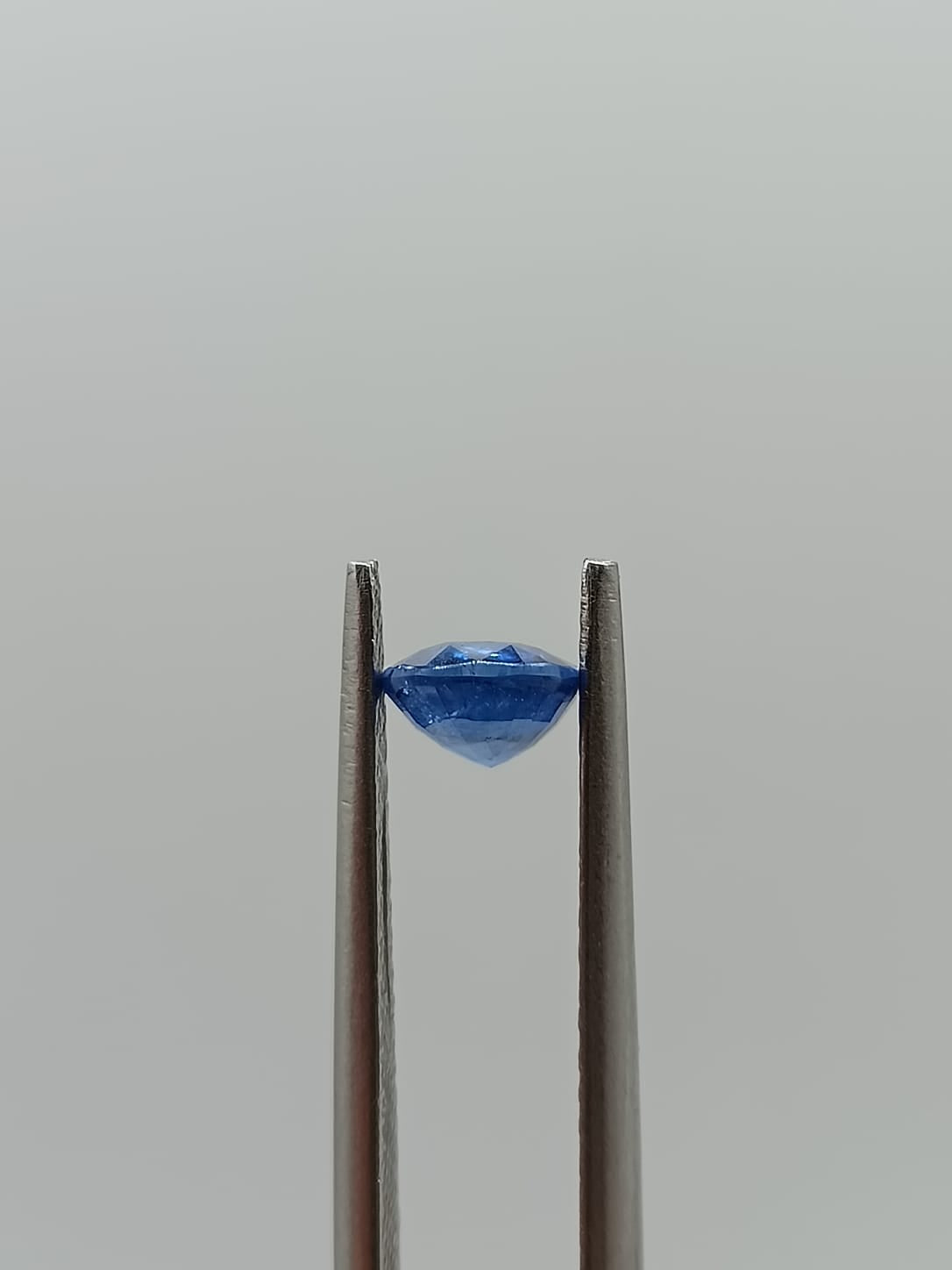 Zafiro ovalado de 0.98ct