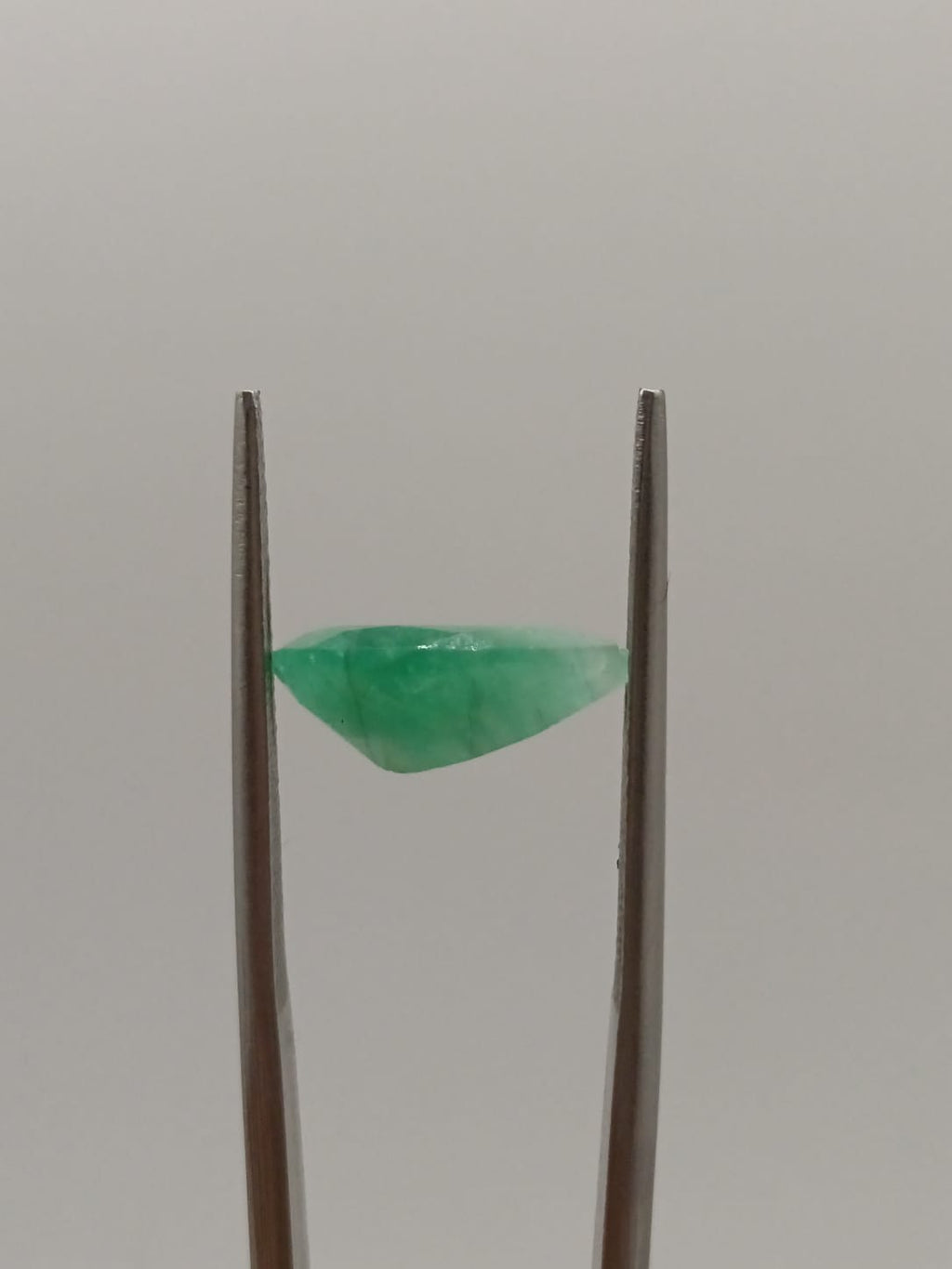 Esmeralda brasileña forma de gota de 2.20ct