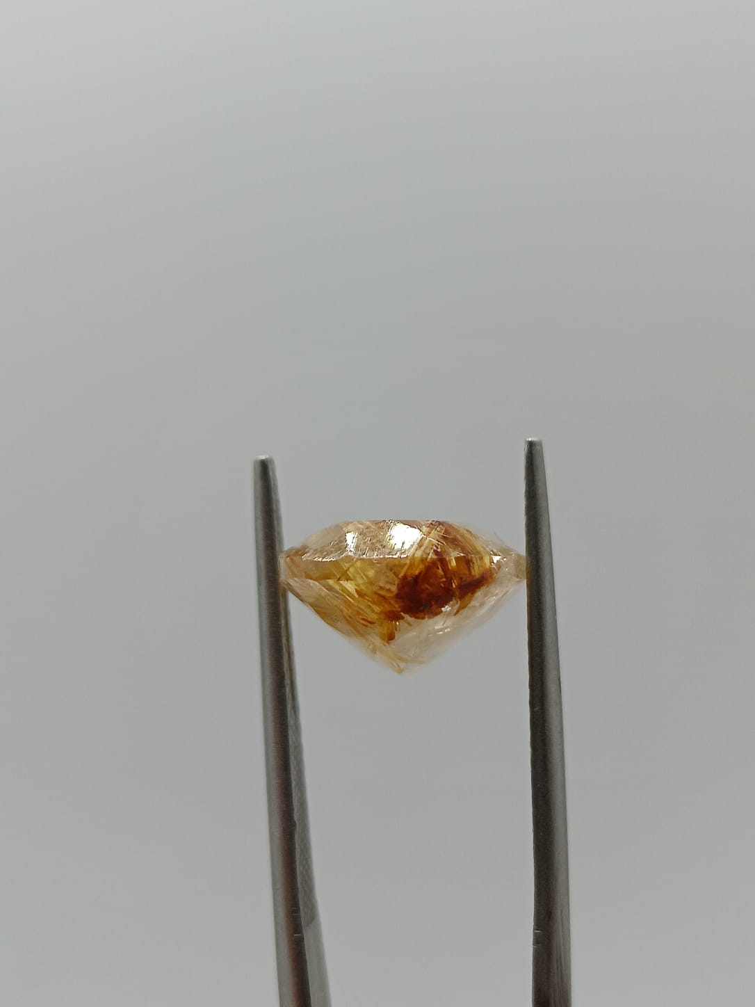 Cuarzo rutilado ovalado de 8.22ct