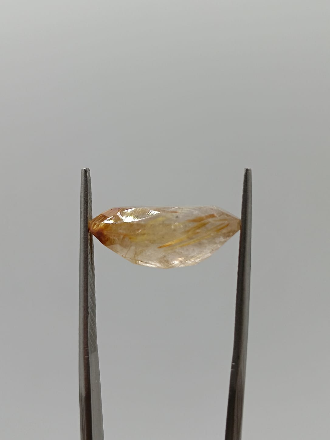 Cuarzo rutilado ovalado de 8.22ct
