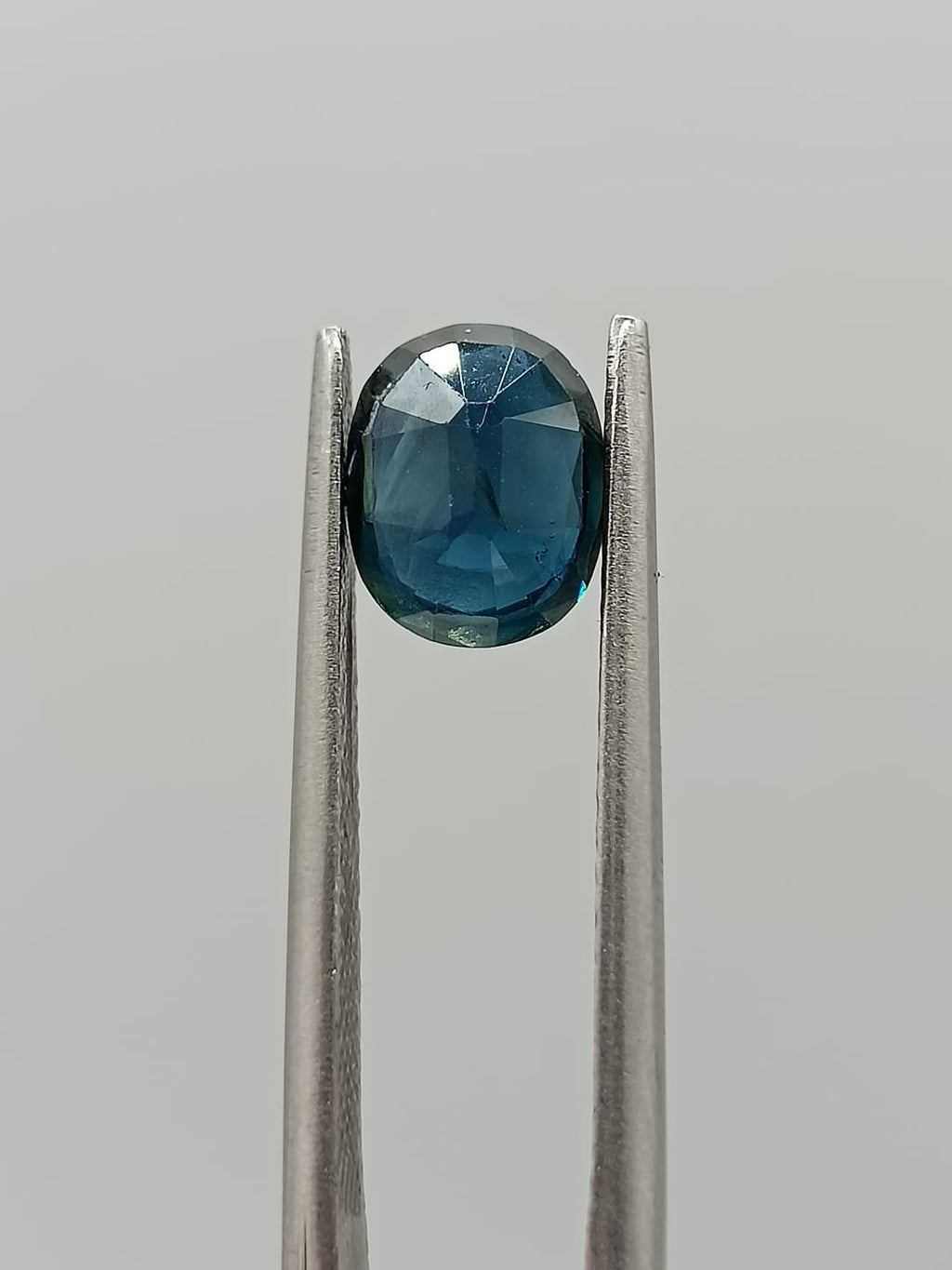 Zafiro ovalado de 1.81ct