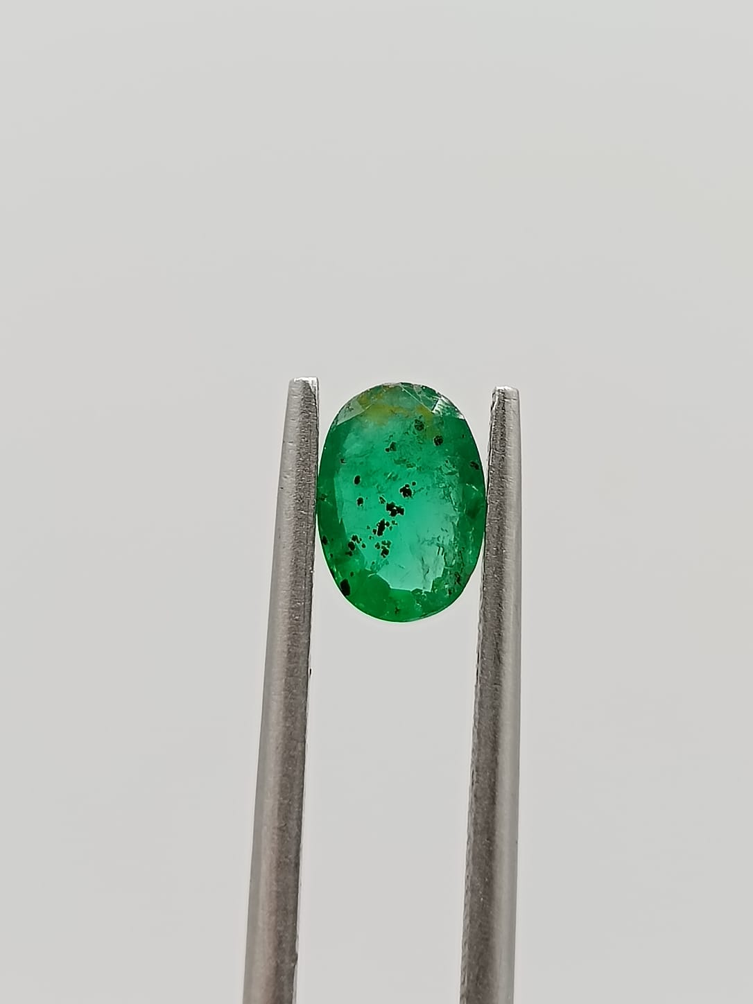 Esmeralda colombiana ovalada de 0.60ct