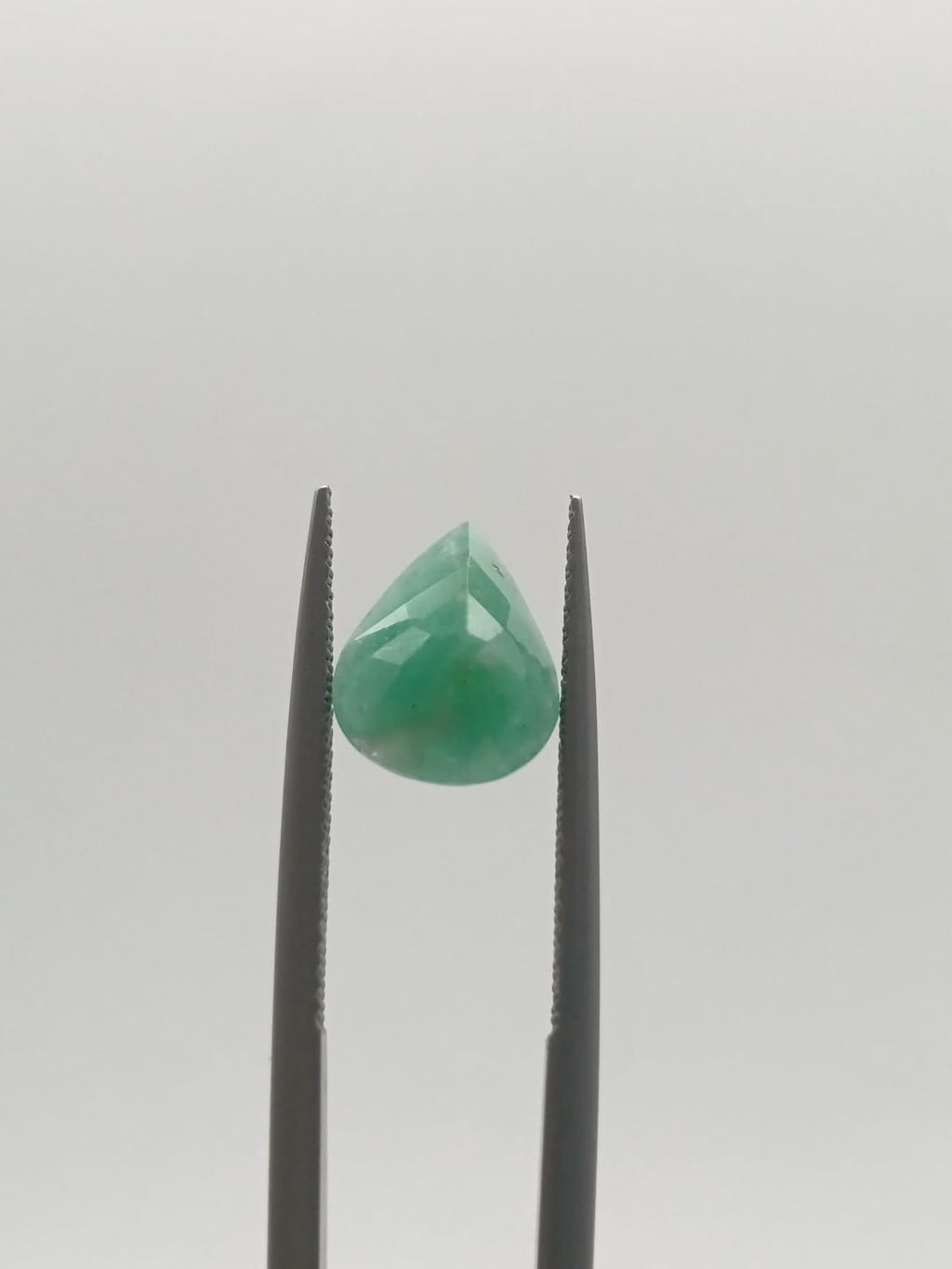 Esmeralda brasileña en forma de gota de 2.22ct