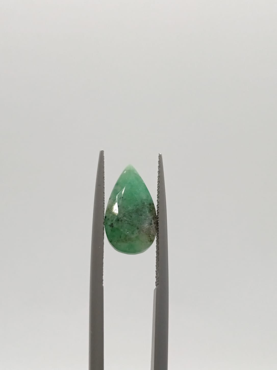 Esmeralda brasileña en forma de gota de 3.35ct
