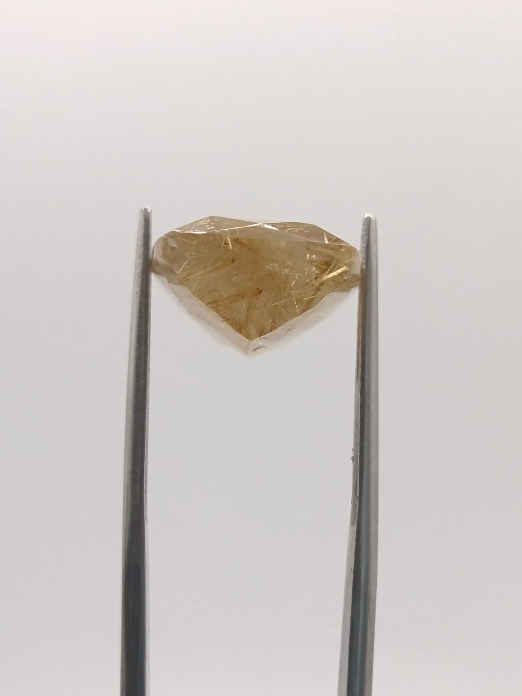 Cuarzo rutilado rectangular de 14.87ct