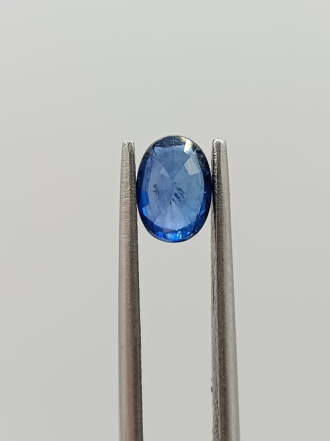 Zafiro ovalado de 1.04ct