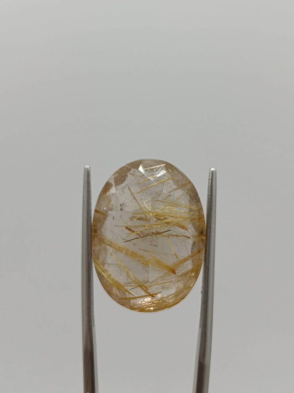 Cuarzo rutilado ovalado de 15.25ct