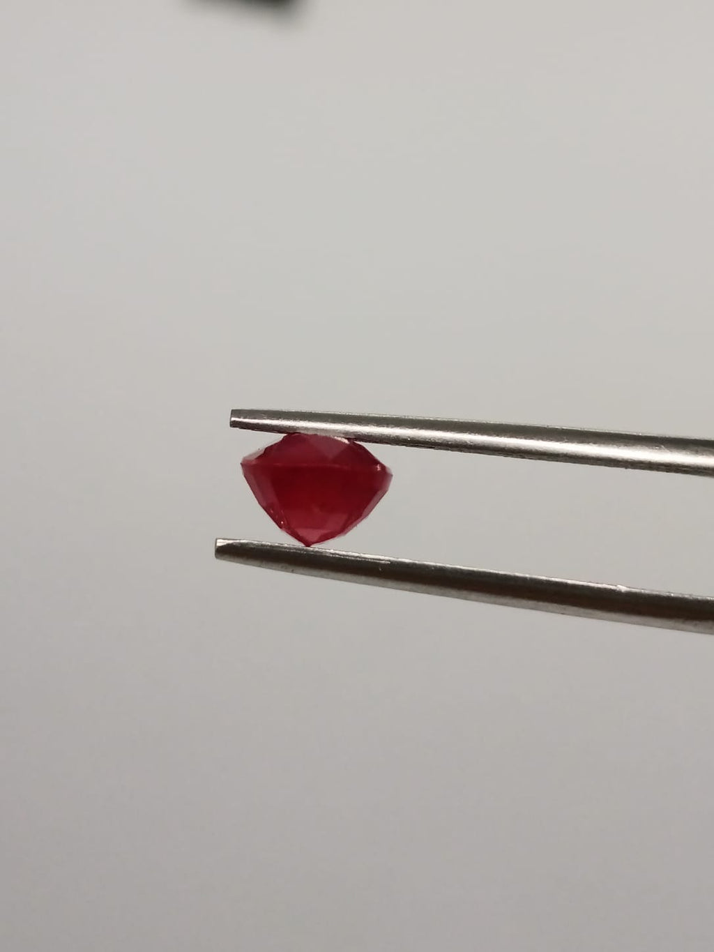 Rubi ovalado de 2.14ct