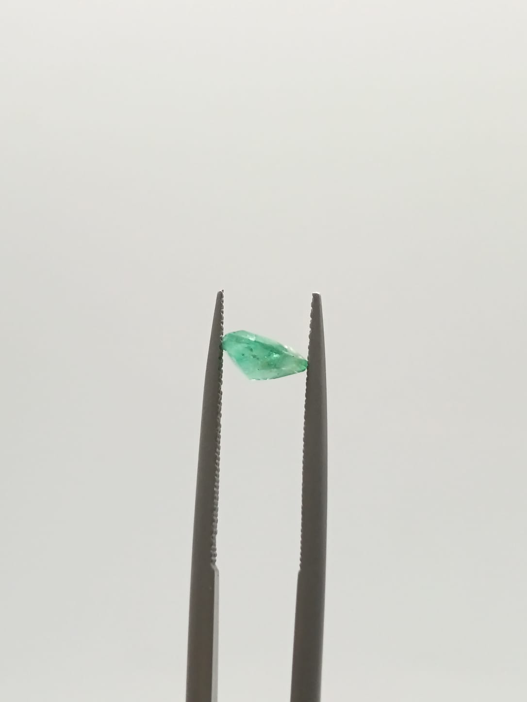 Esmeralda brasileña triangular de 0.69ct