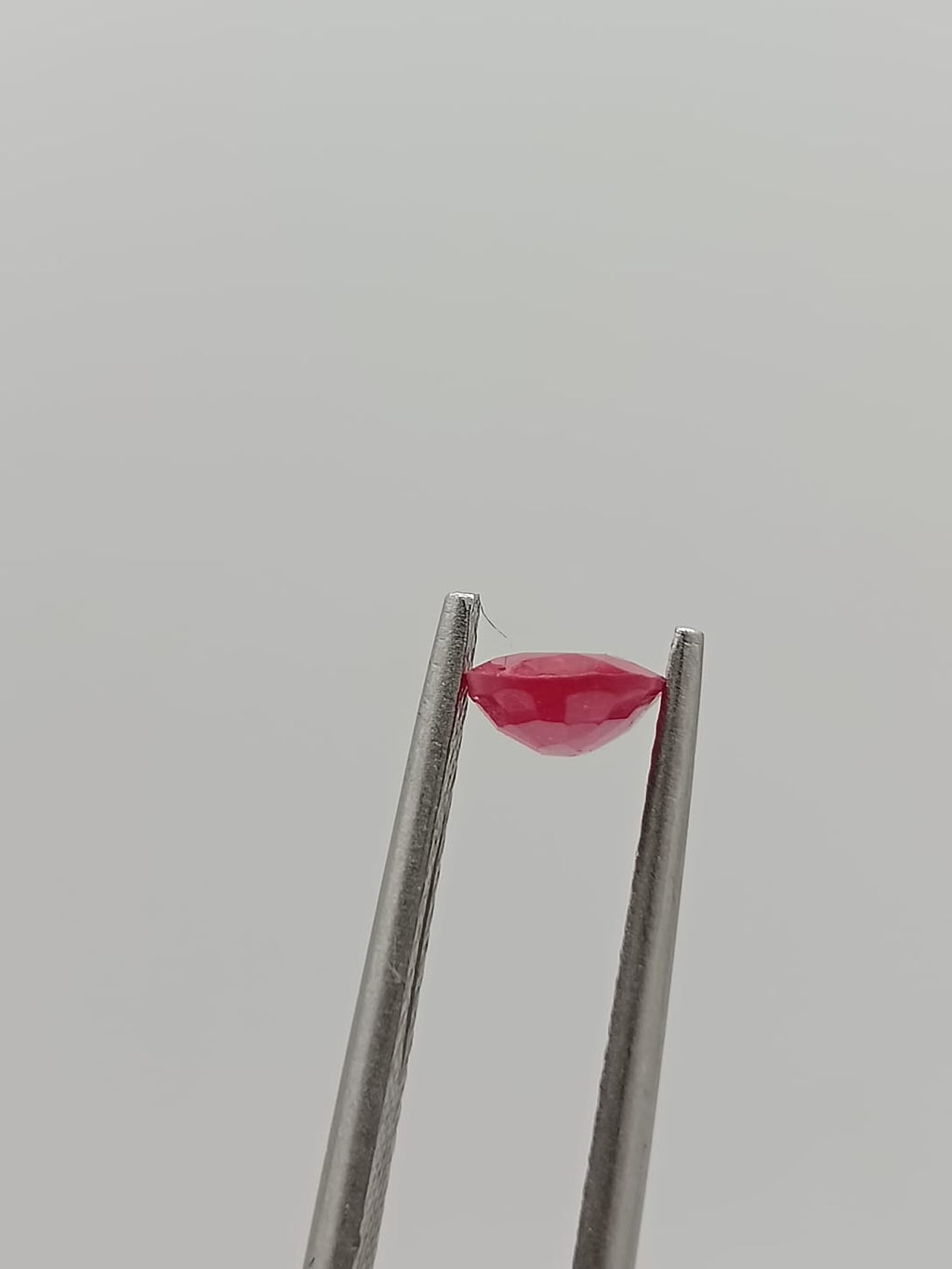 Rubí ovalado de 0.91ct