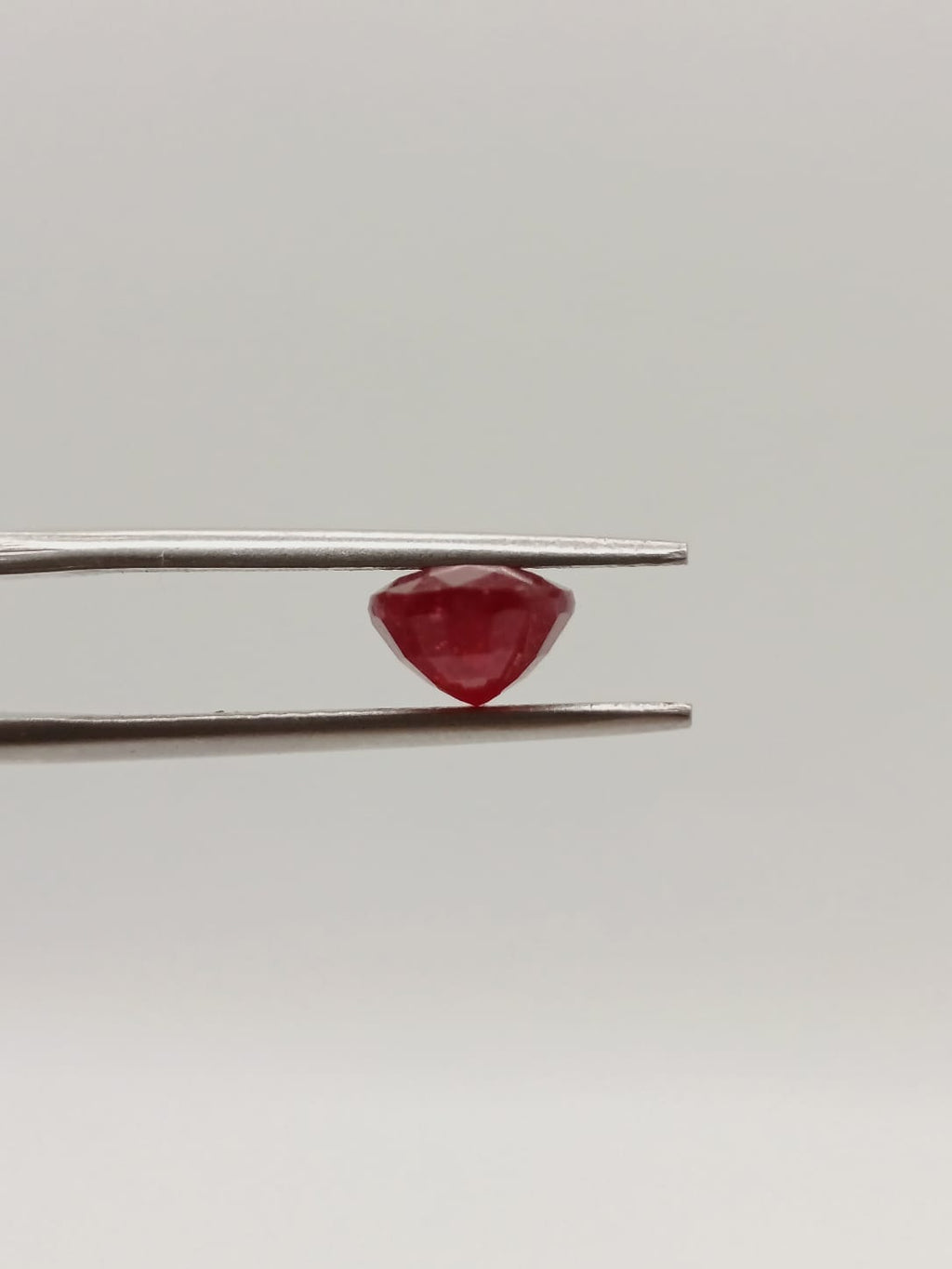 Rubí ovalado de 2.68ct