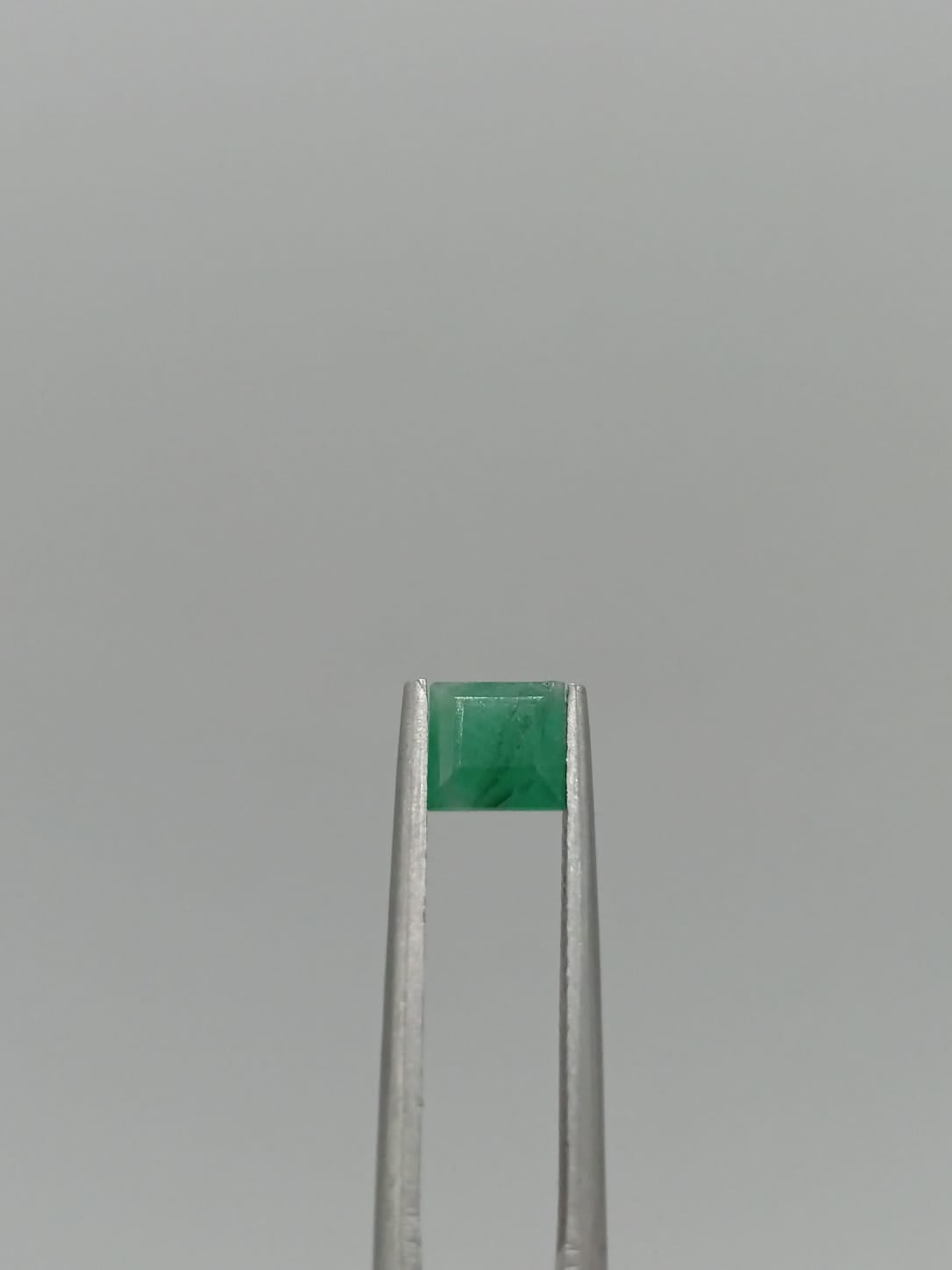 Esmeralda brasileña cuadrada de 0.60ct