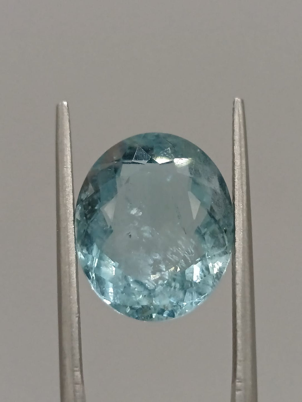 Aguamarina ovalada de 6.82ct