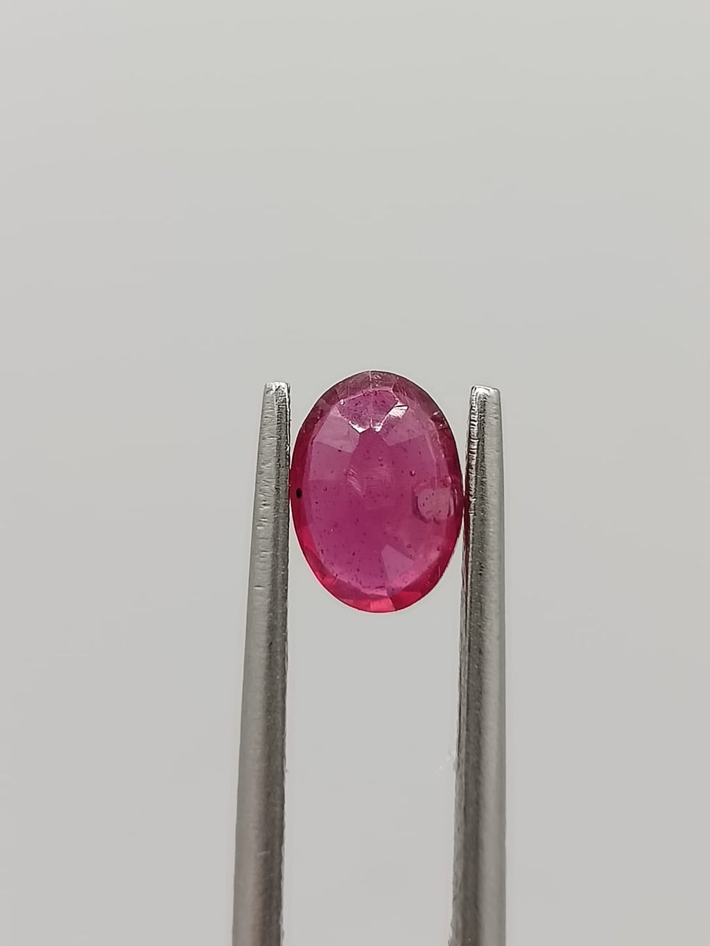 Rubí ovalado de 1.09ct