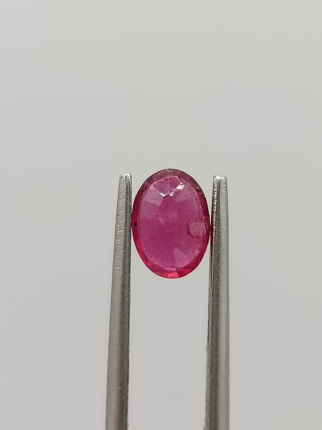 Rubí ovalado de 1.09ct