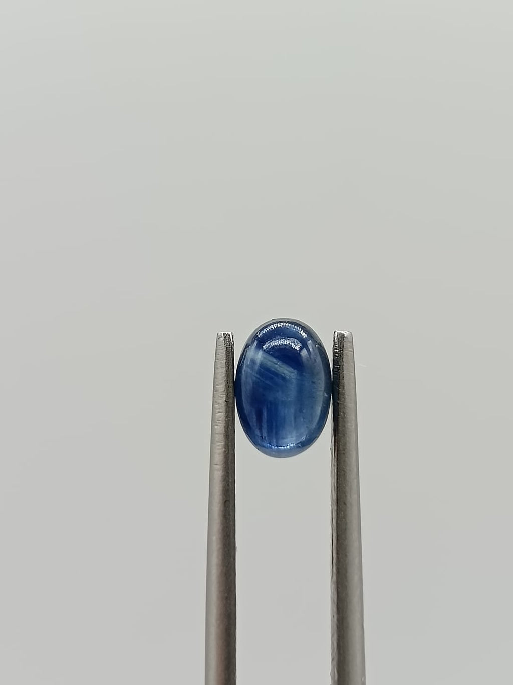 Zafiro ovalado de 0.93ct