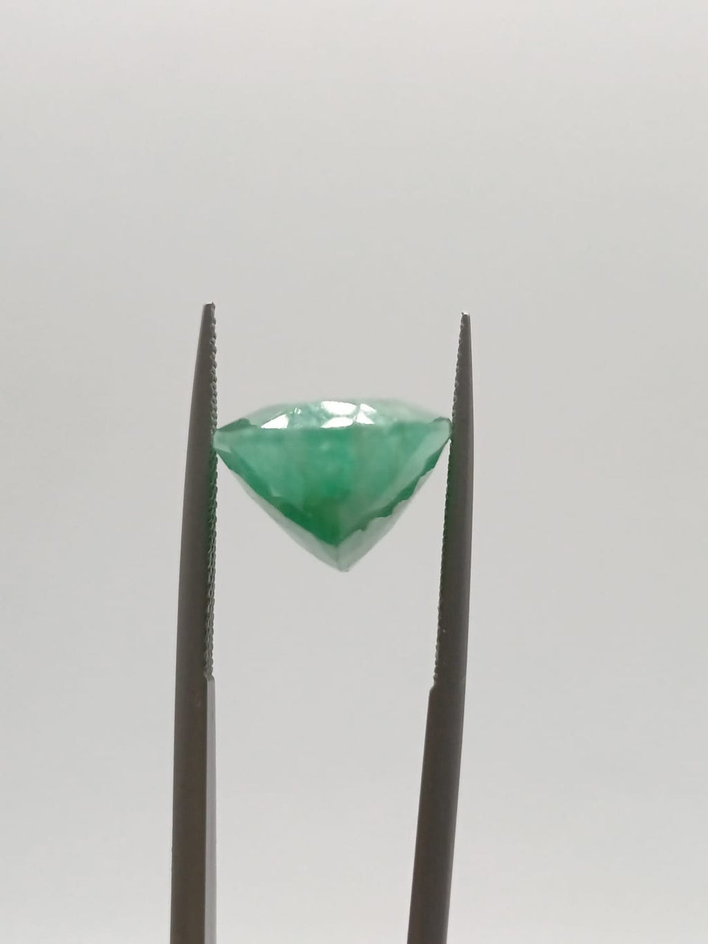 Esmeralda brasileña ovalada de 18.08ct