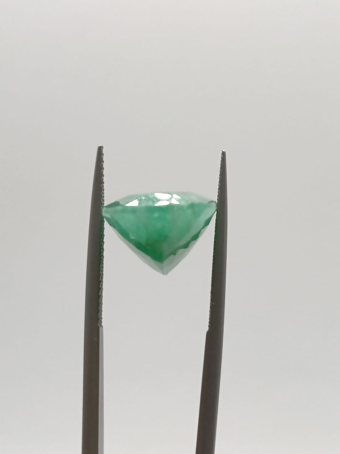 Esmeralda brasileña ovalada de 18.08ct