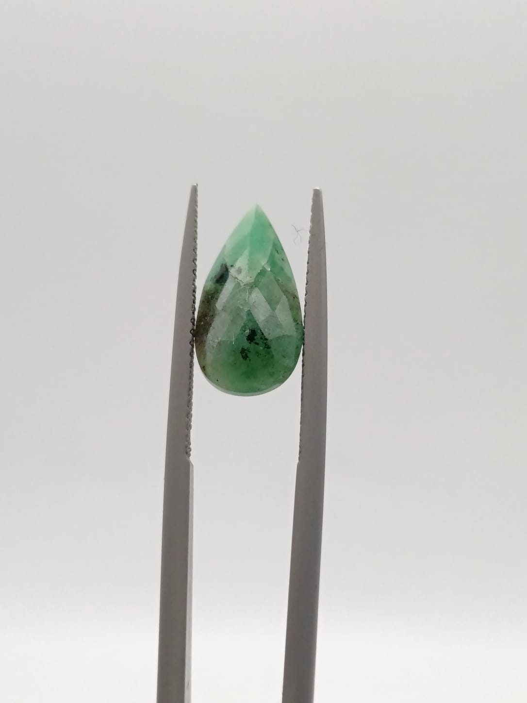 Esmeralda brasileña en forma de gota de 3.35ct