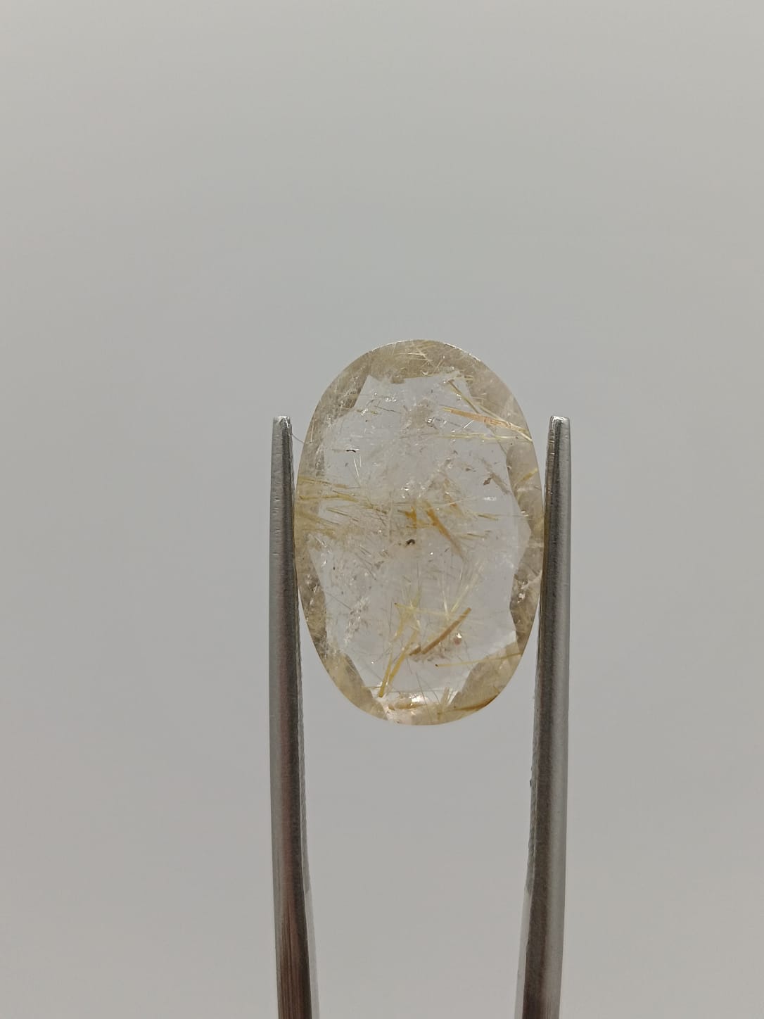 Cuarzo rutilado ovalado de 7.86ct