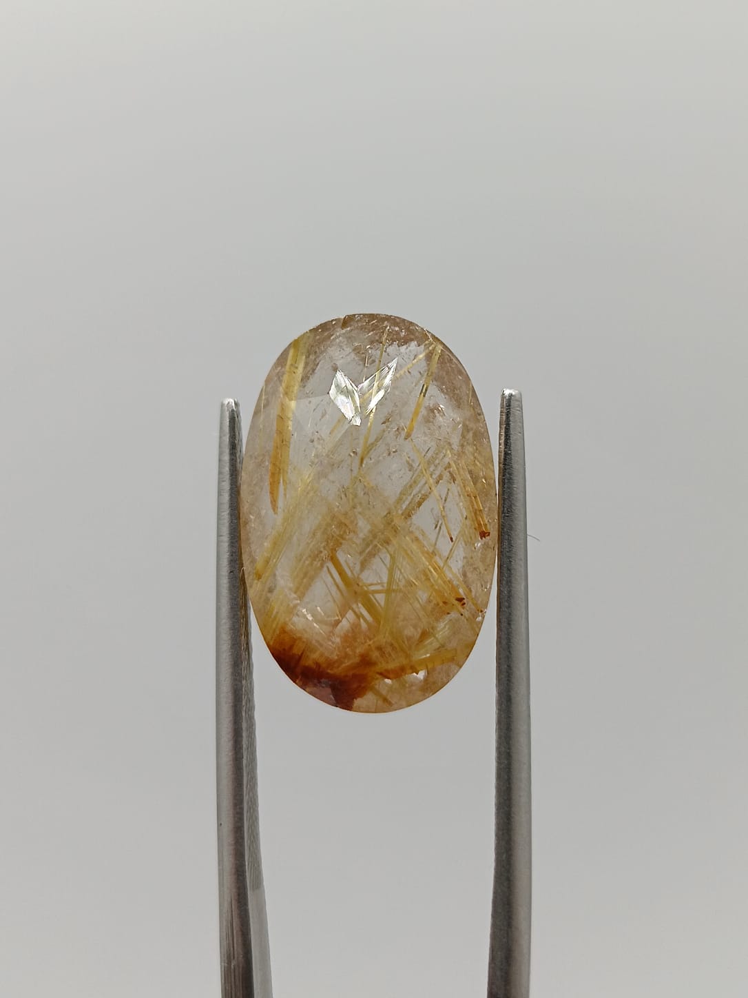 Cuarzo rutilado ovalado de 8.22ct