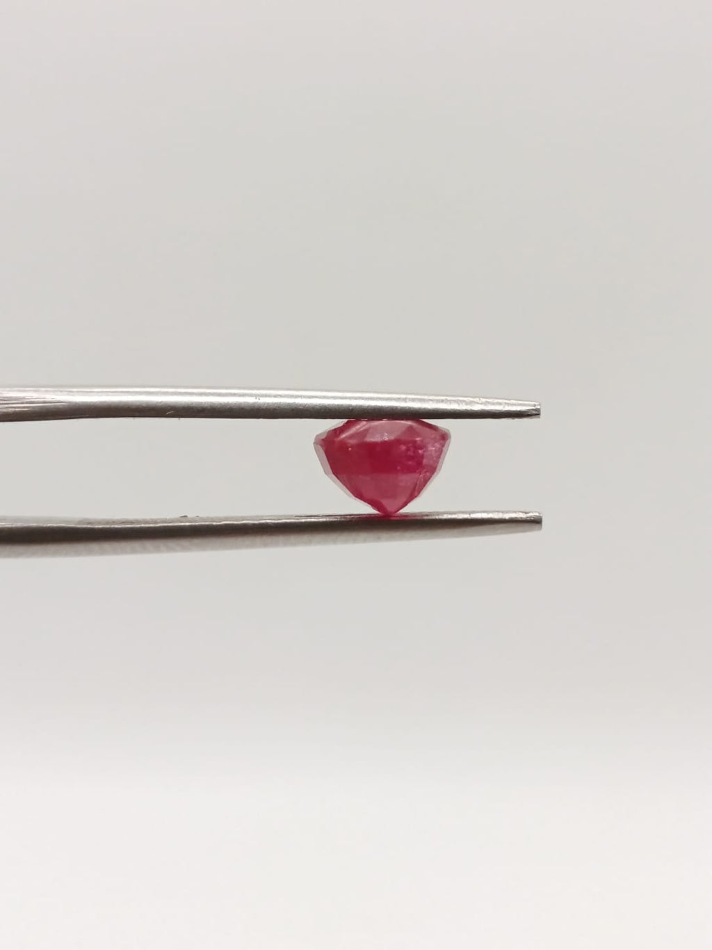 Rubí ovalado de 2.00ct
