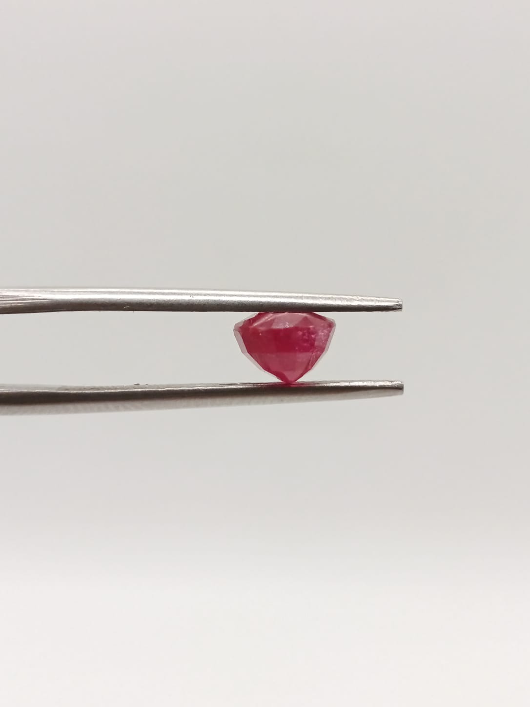 Rubí ovalado de 2.00ct