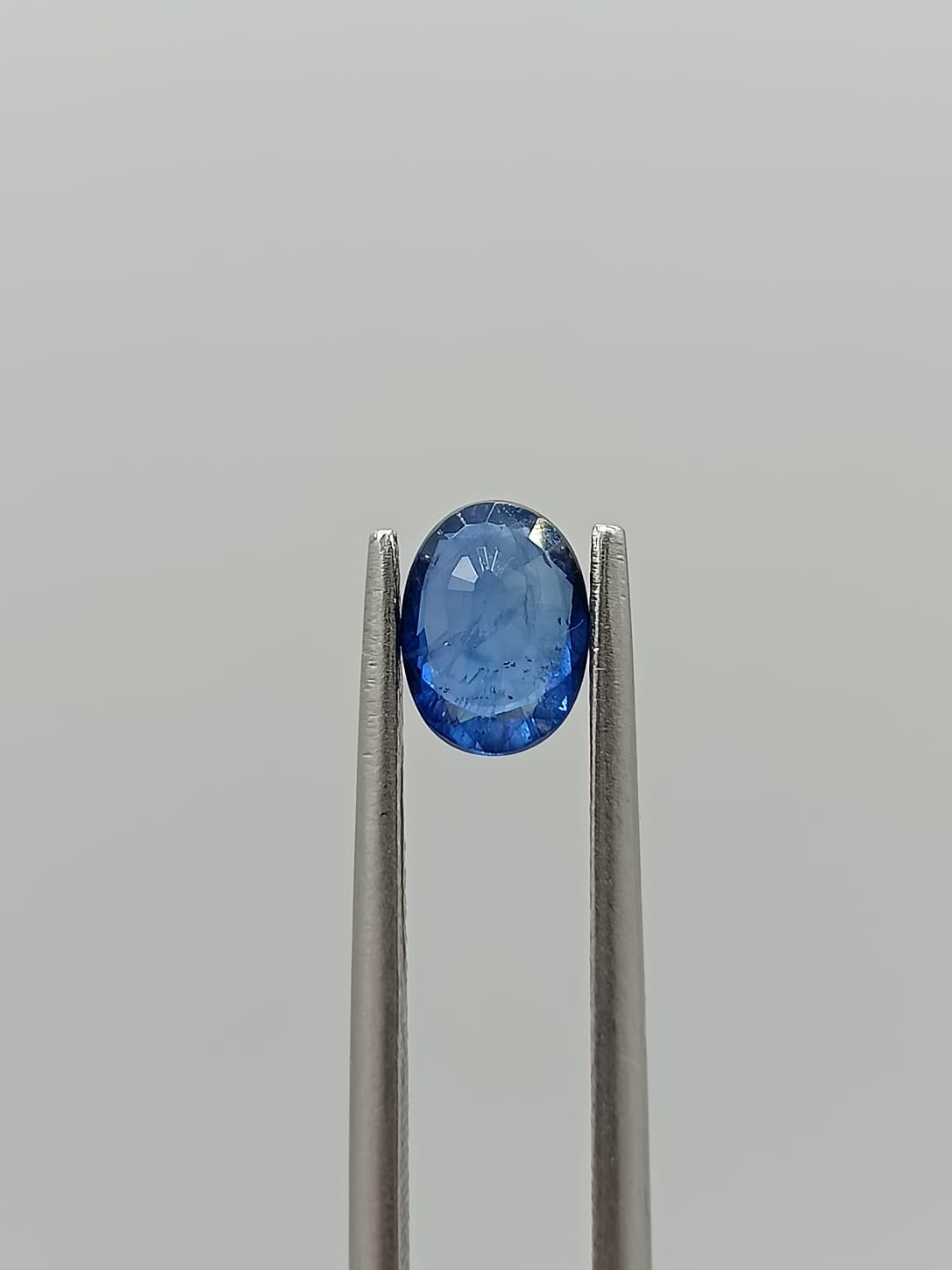 Zafiro ovalado de 0.98ct