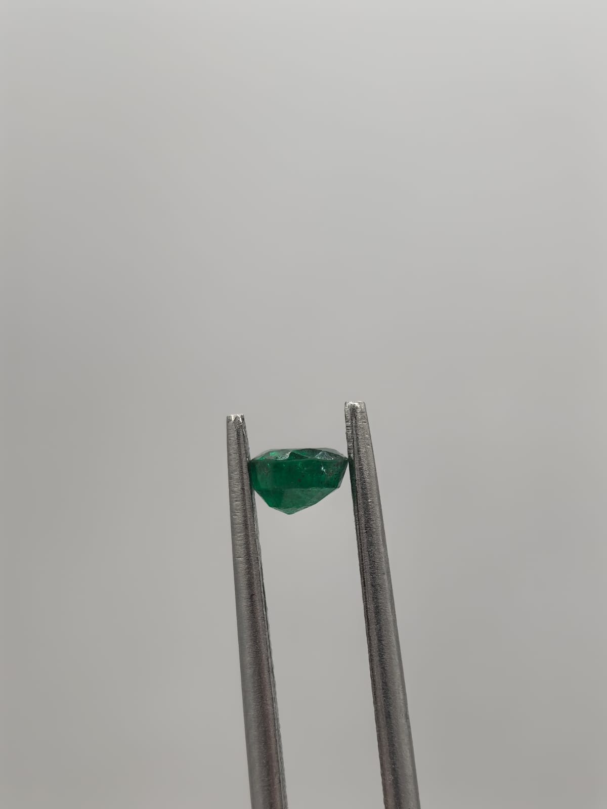 Esmeralda colombiana ovalada de 0.53ct