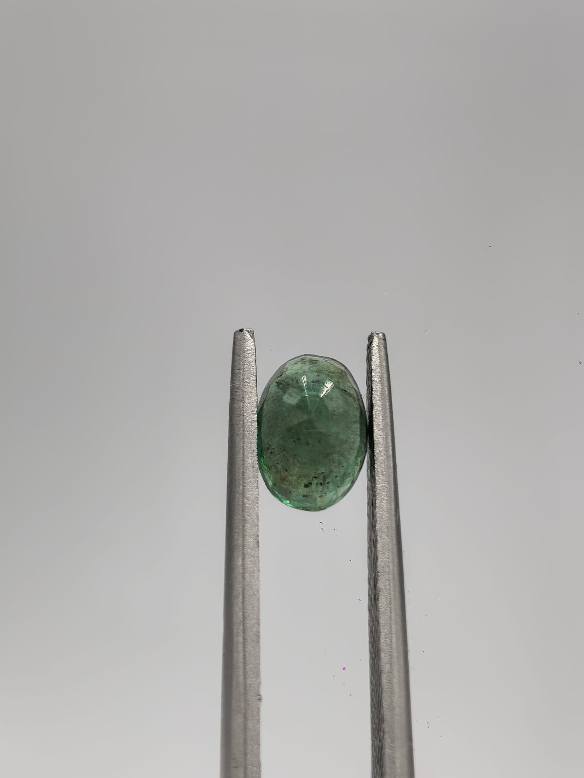 Esmeralda colombiana oval de 0.99ct