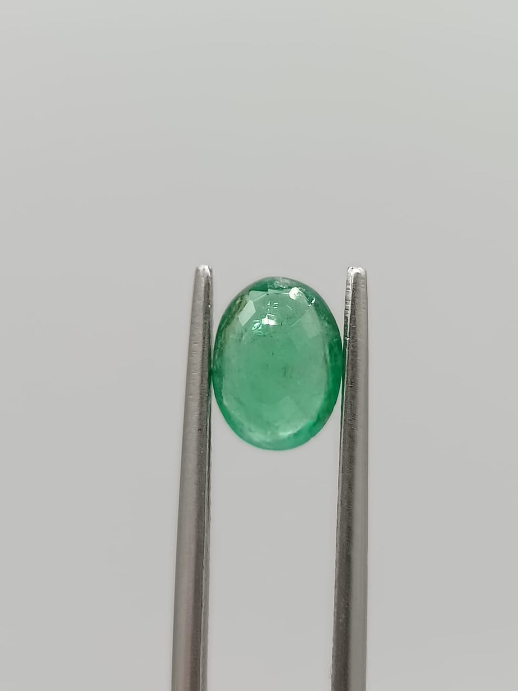 Esmeralda colombiana ovalada de 1.17ct