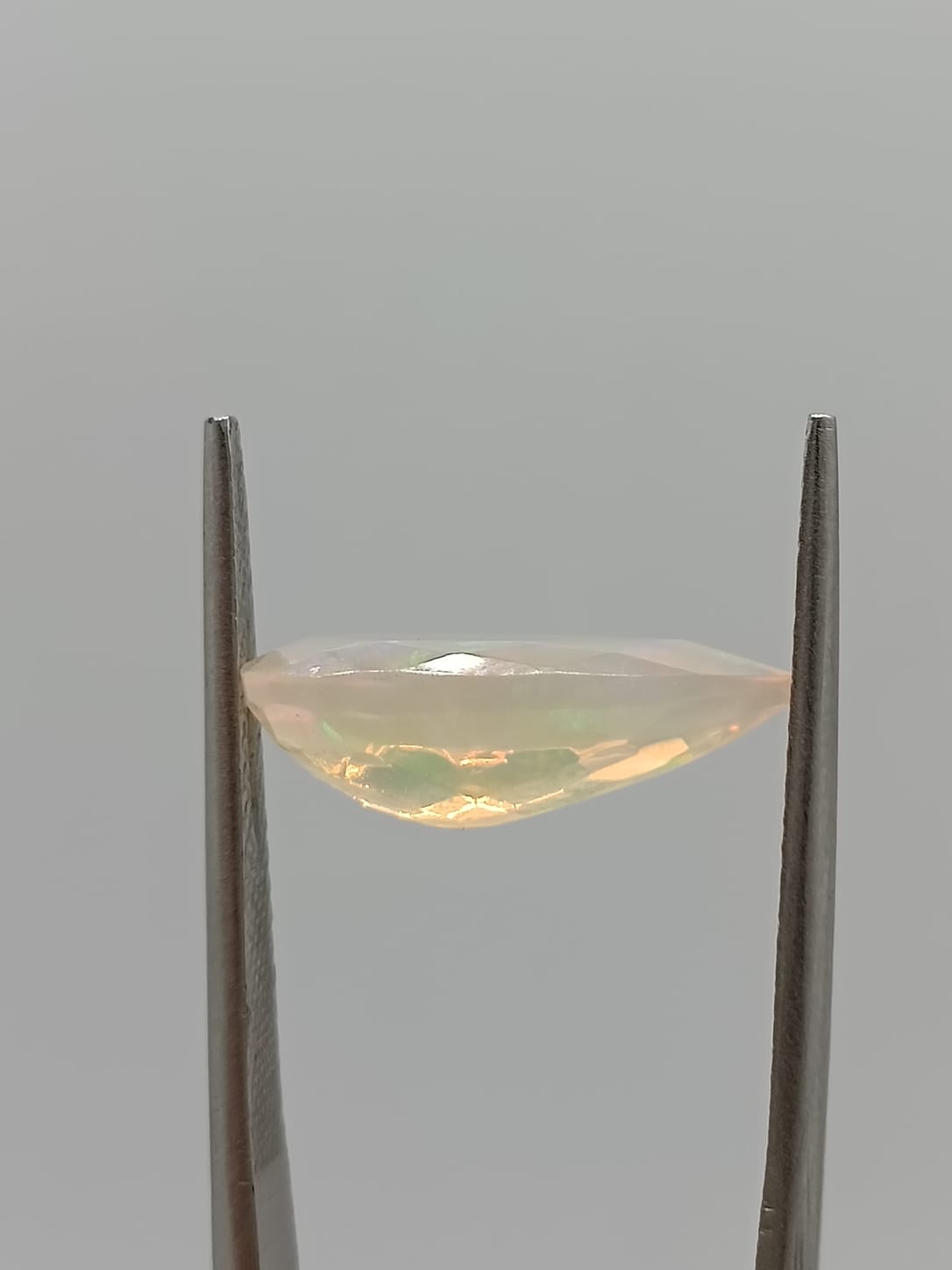 Ópalo forma de gota de 2.37ct