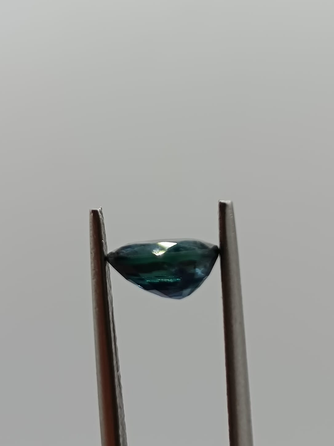 Zafiro ovalado de 0.98ct