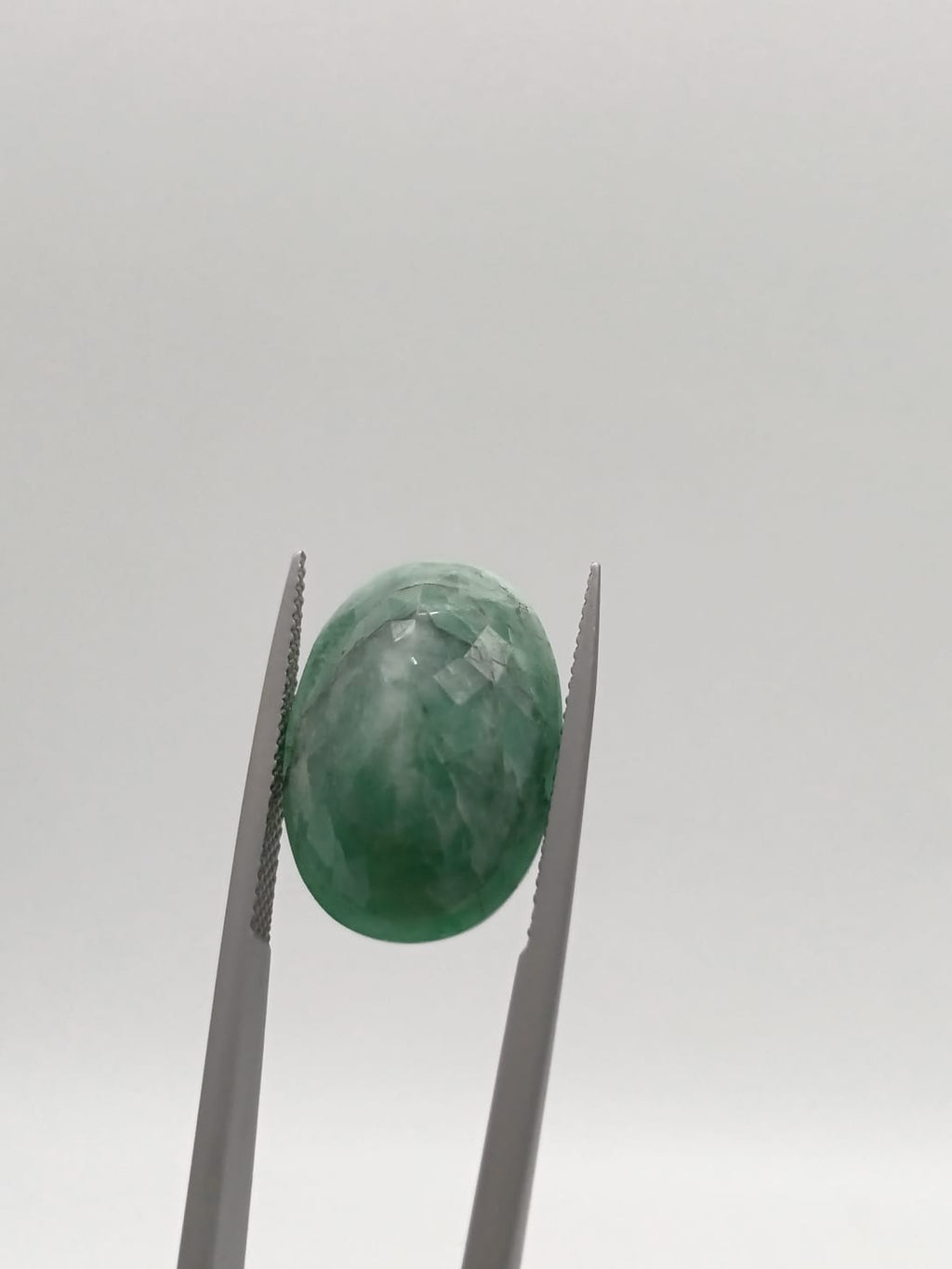 Esmeralda brasileña ovalada de 14.62ct